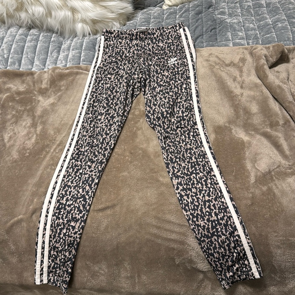 Adidas leopard legging
